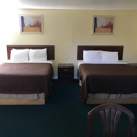 Relax Inn Of Медфорд Экстерьер фото