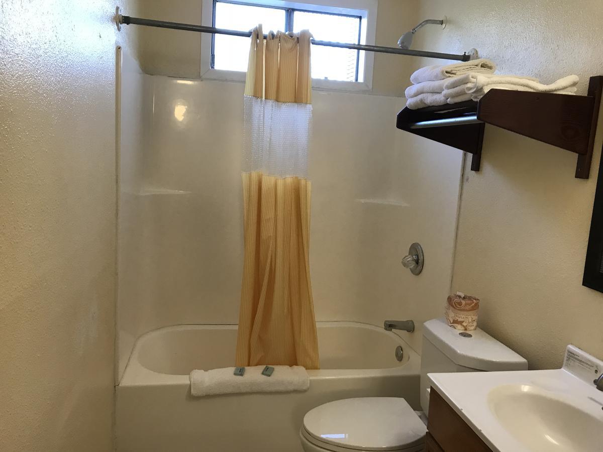 Relax Inn Of Медфорд Экстерьер фото