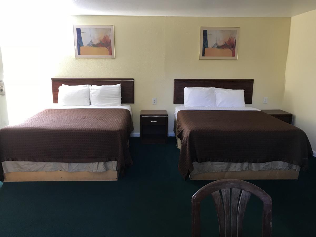 Relax Inn Of Медфорд Экстерьер фото